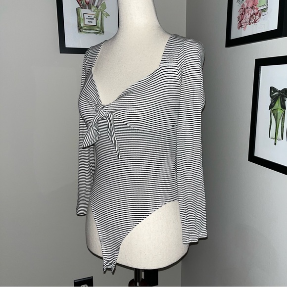 Express Sweetheart Bodysuit - Picture 4 of 9